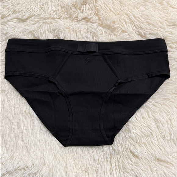 Victoria's Secret Hiphugger Panty - Picture 1 of 3